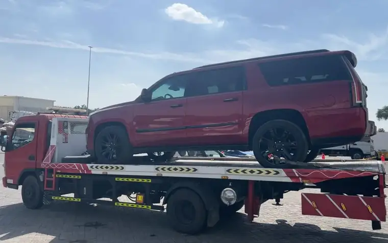 MZ Meer flatbed tow truck carrying an SUV in Dubai